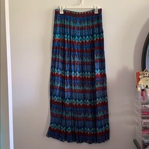 New Directions maxi skirt 🦋